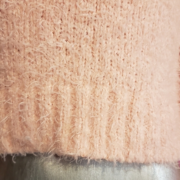 Bundle of 2 Mossimo cropped shimmery fuzzy sweaters with extra long sleeves - Picture 14 of 16